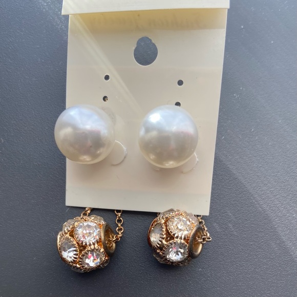 Gold tone crystal and faux pearl backing women statement earrings. Pre-owned. - Picture 6 of 6